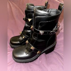 Nine West Junga Lug Sole Booties size 7.5